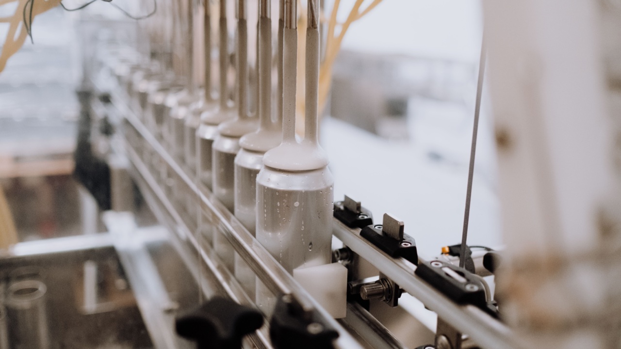 Glutathione Manufacturer Production Scale: Why Capacity Matters More Than Price for Supply Stability
